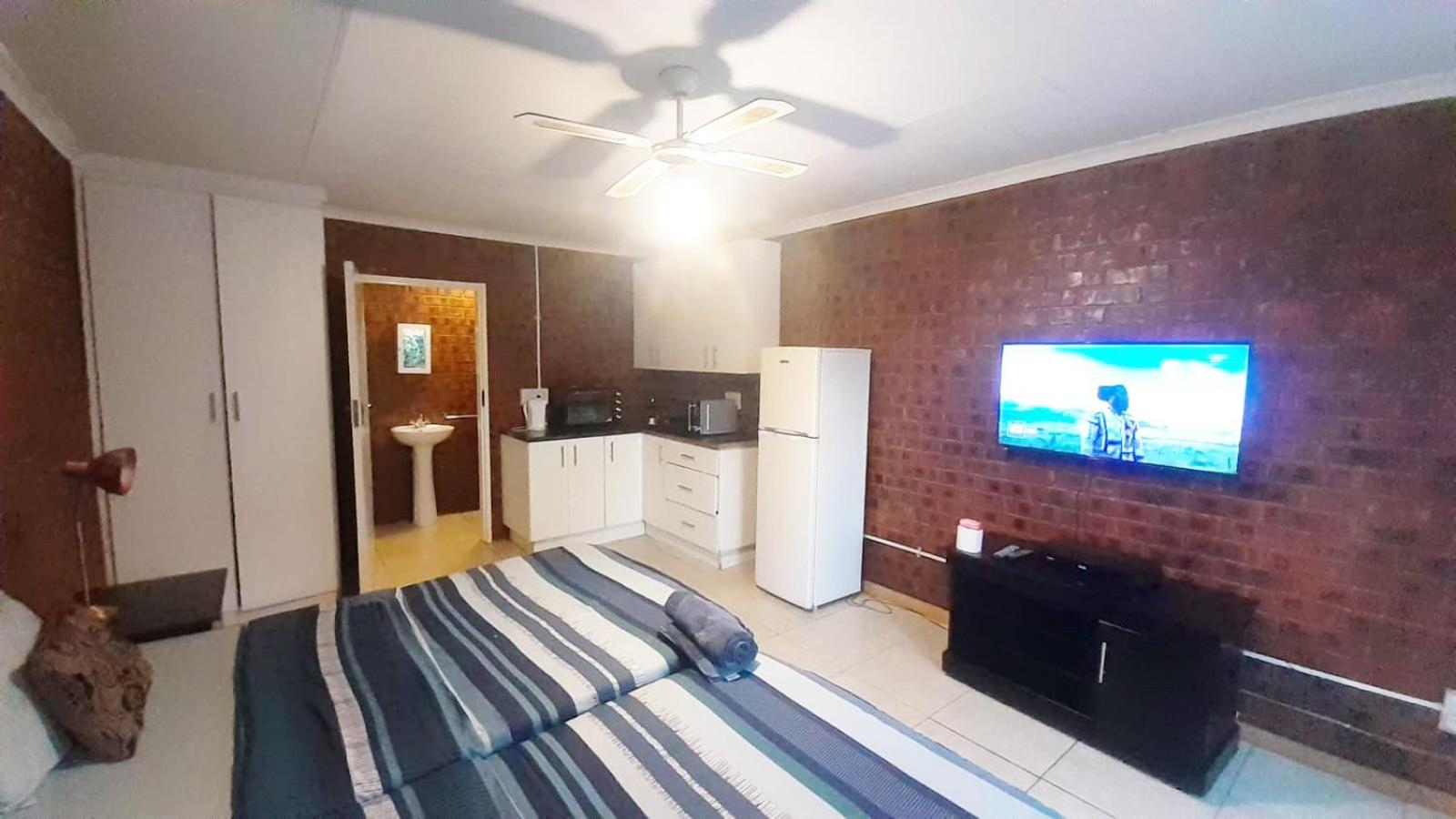 Cozy Hatfield Condo Pretoria Room photo