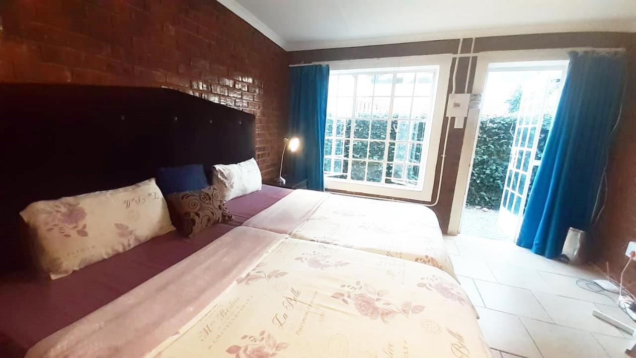 Cozy Hatfield Condo Pretoria Room photo